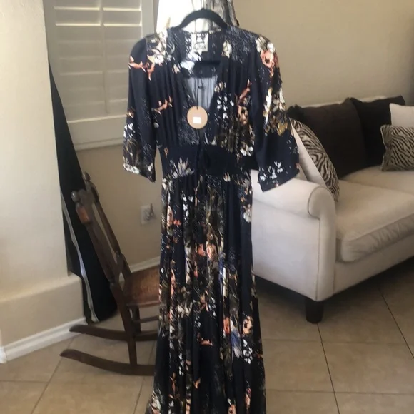 Black maxi dress by Jade - Picture 3 of 3